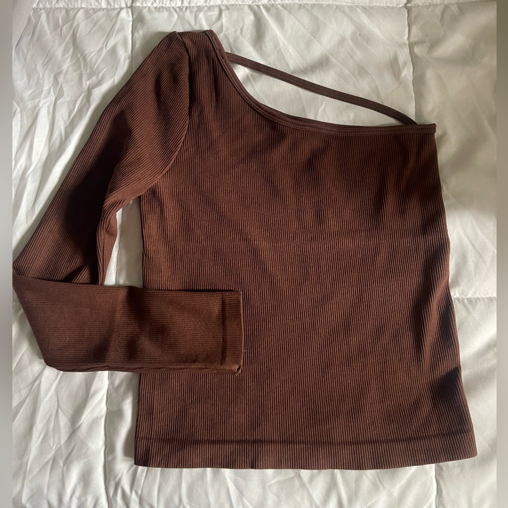 NWOT sugar rain one shoulder brown top 10/10